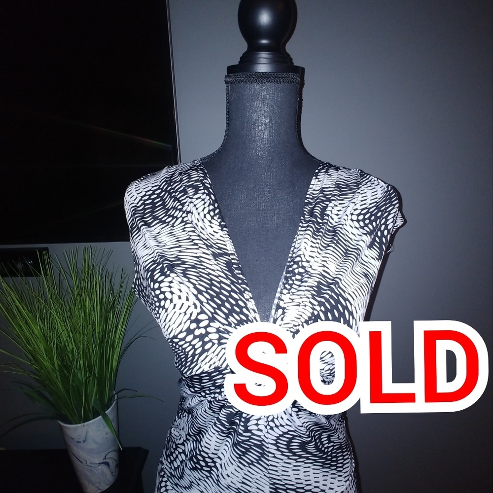 BLACK & WHITE DRESS - SIZE/LARGE